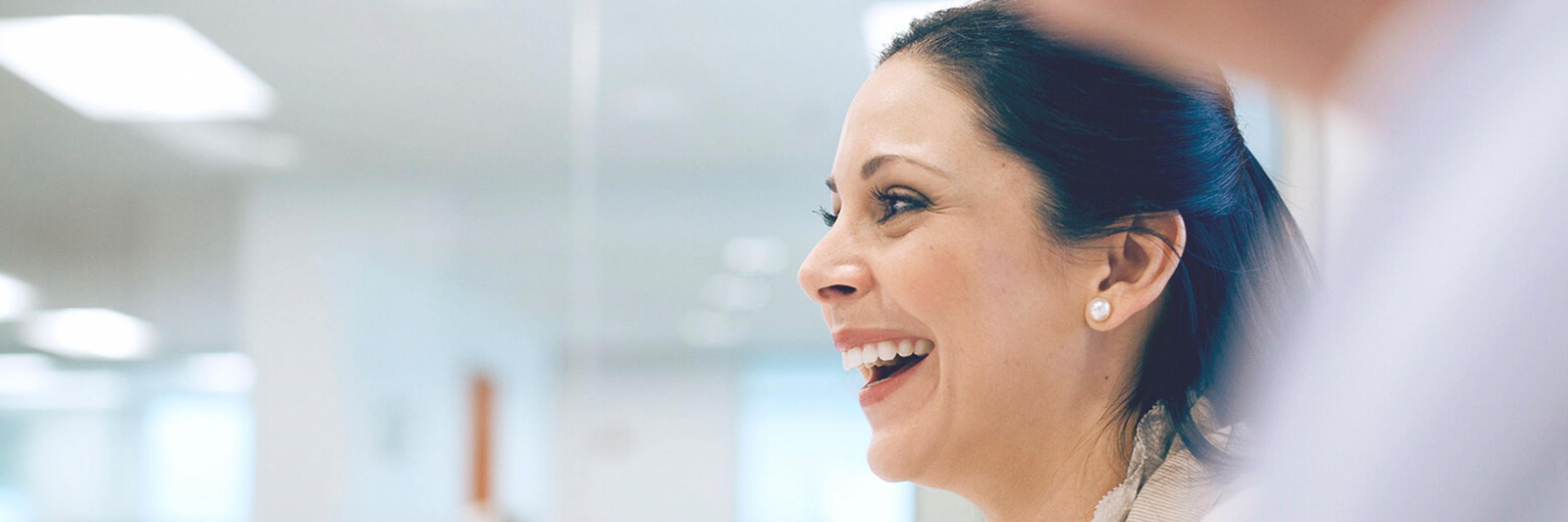dummy-slider-5-2_01.jpg smiling woman
